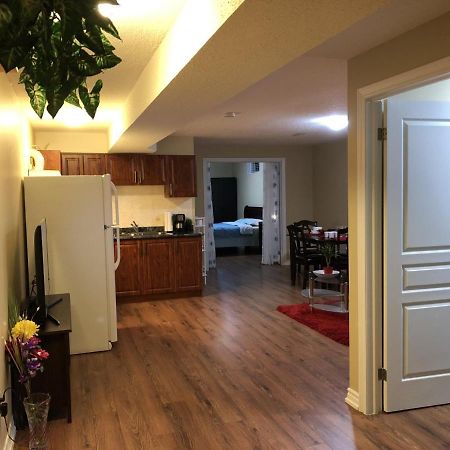 Spacious 2 Bedroom Guest Suite Toronto Ngoại thất bức ảnh