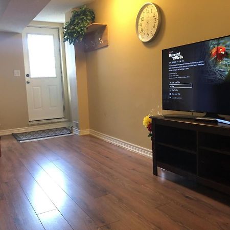 Spacious 2 Bedroom Guest Suite Toronto Ngoại thất bức ảnh